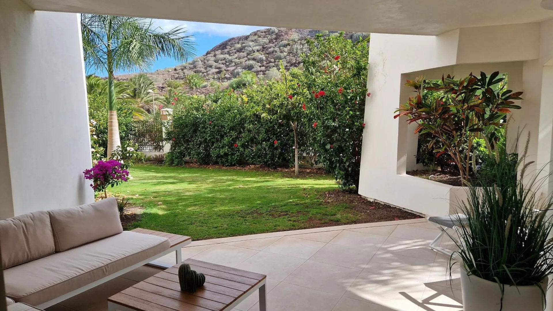 Garden Serenity Retreat And Workspace With Heated Pools And Gym Palm-mar Spain